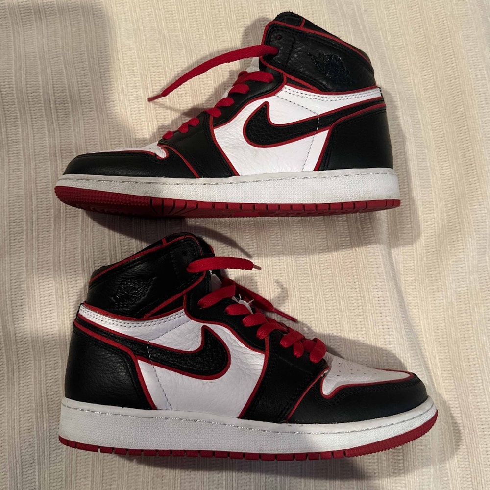 Nike Air Jordan 1 Retro High OG BG 'Bloodline' Sneakers